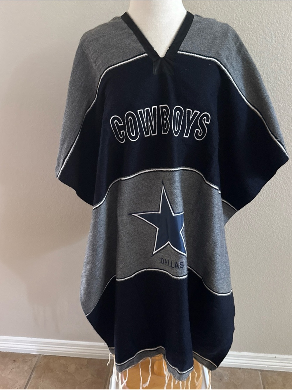 NFL TEAM Dallas Cowboys Poncho W Fringe